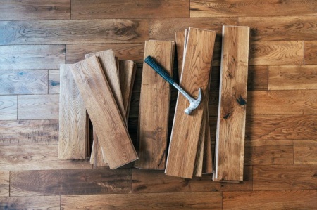 Guide pratique pour choisir et installer le parquet idéal dans votre maison
